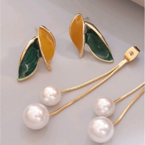 Pearls fuax leaf earrings gold color for women - Picture 2 of 3